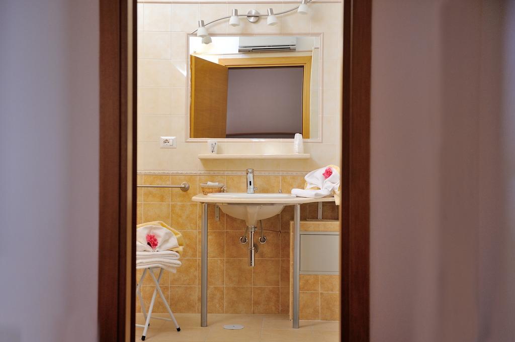 Hotel Hr Costa Rei 무라베라 객실 사진